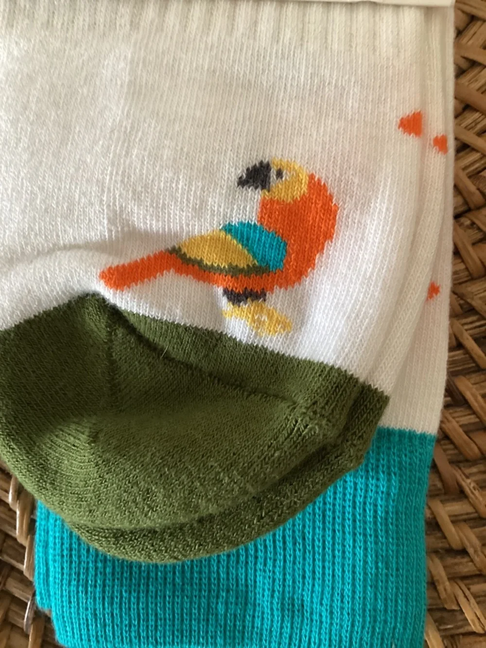 Pact NWT Men Crew Socks 9-13 Tropical Parrots Organic Cotton Basics Sustainable